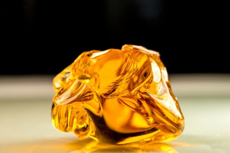 Amber Crystal Meaning, Benefits & Uses
