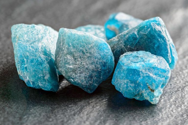 Apatite Crystal Meaning, Benefits & Uses